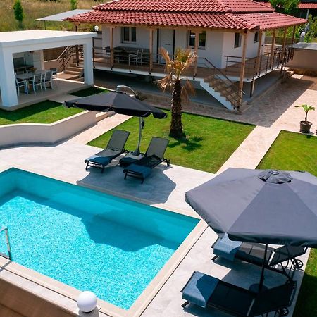 Villa Liana , Private Villa With Pool And Garden Vergia エクステリア 写真