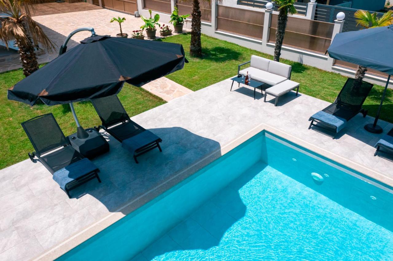 Villa Liana , Private Villa With Pool And Garden Vergia エクステリア 写真