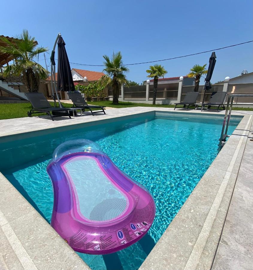 Villa Liana , Private Villa With Pool And Garden Vergia エクステリア 写真